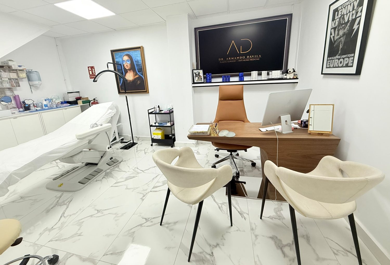 Sala de consulta de la clínica del Dr. Armando Dávila en Santa Cruz de Tenerife
